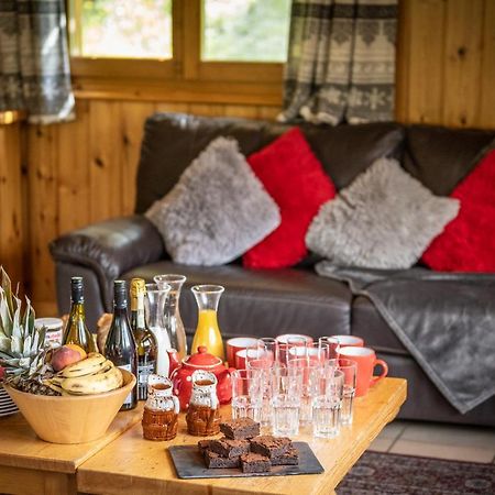 Chalet Himalaya , 10 Person Chalet With 5 Ensuite Bedrooms And Outdoor Jacuzzi In Meribel Centre Екстер'єр фото
