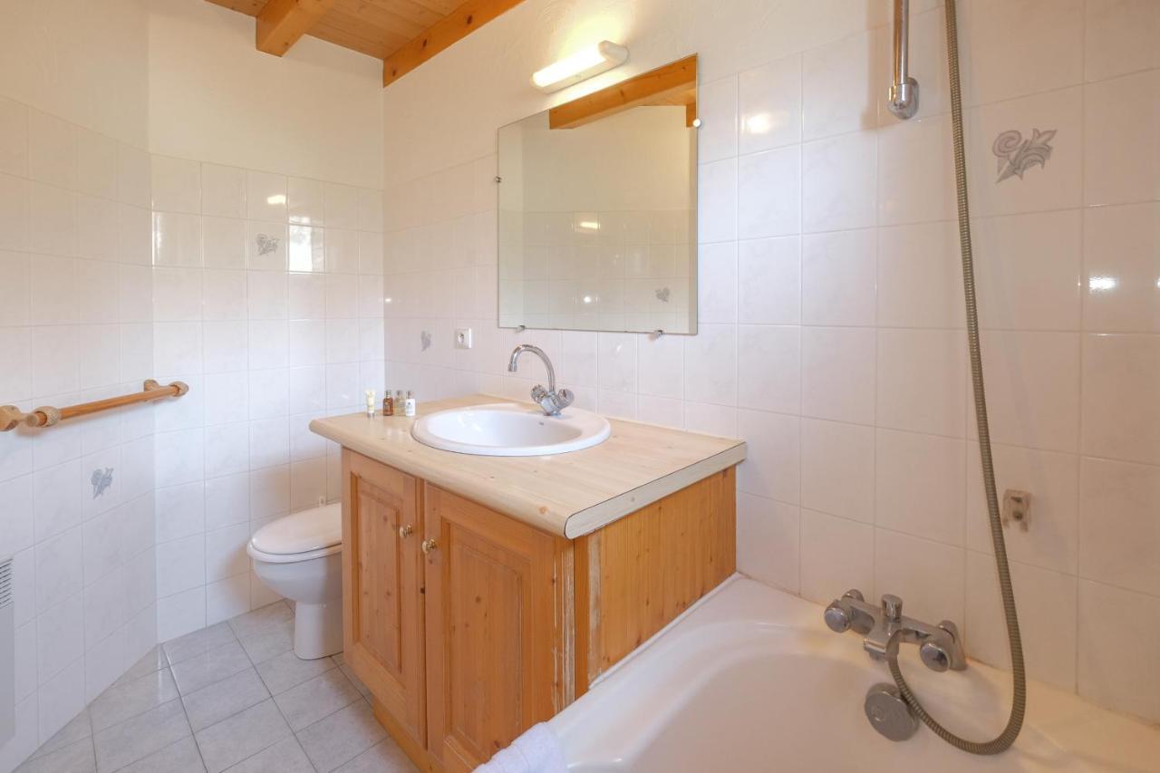 Chalet Himalaya , 10 Person Chalet With 5 Ensuite Bedrooms And Outdoor Jacuzzi In Meribel Centre Екстер'єр фото